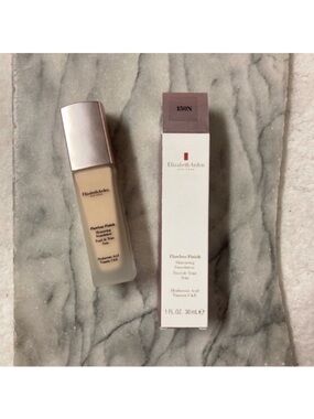 Elizabeth Arden Flawless Finish Skincaring Foundation Shade 150N Neutral New